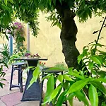 La Bouganville לינה וארוחת בוקר 3*