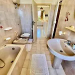 La Bouganville לינה וארוחת בוקר Acconia